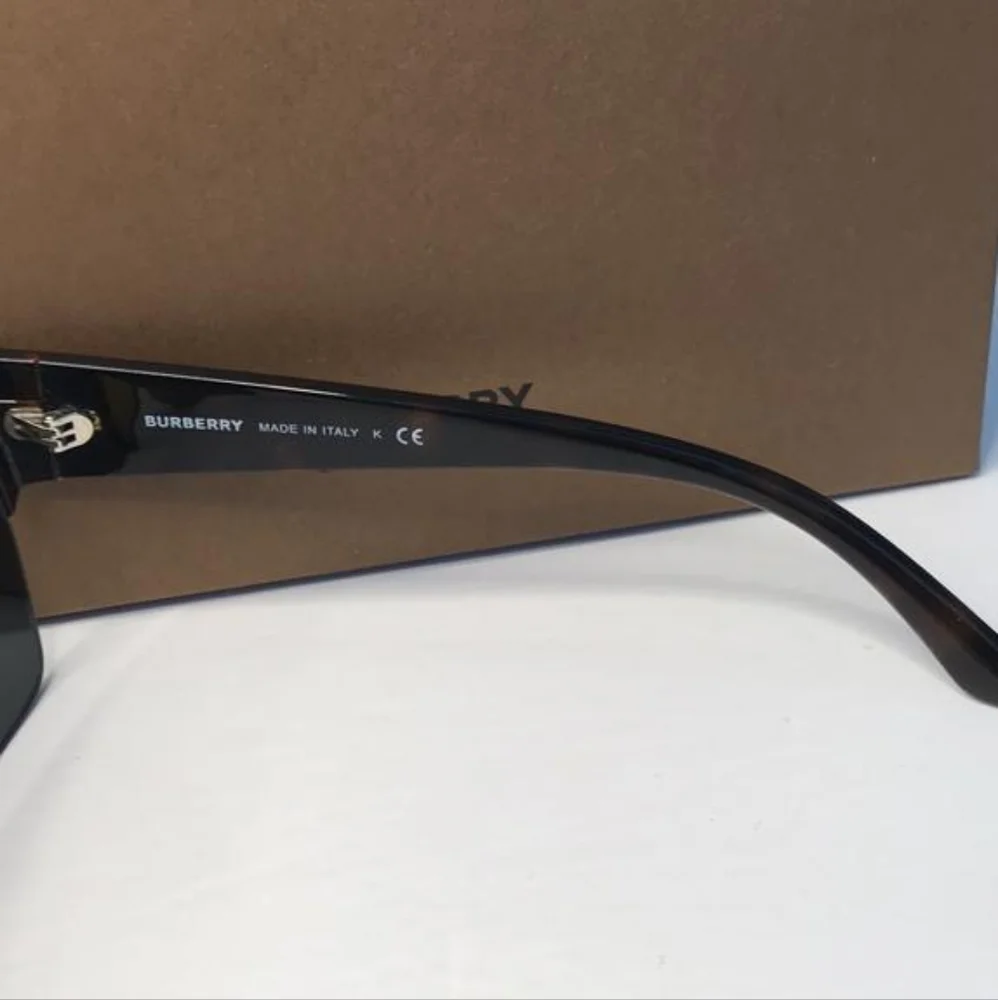 Authentic New BurberryBE4291 - 300287 Oversize  Sunglasses - Picture 10 of 11